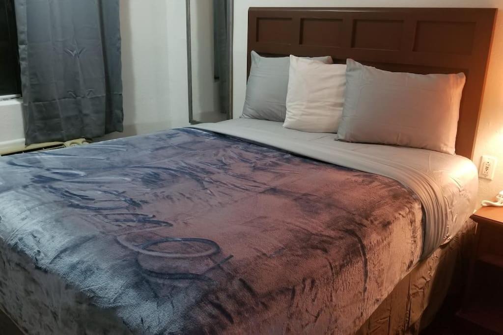 Osu King Bed Hotel Room 109 Wi-Fi Booking 스틸워트 외부 사진