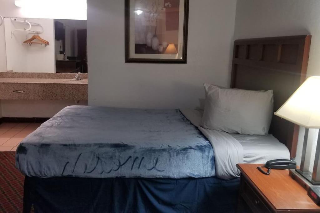 Osu King Bed Hotel Room 109 Wi-Fi Booking 스틸워트 외부 사진